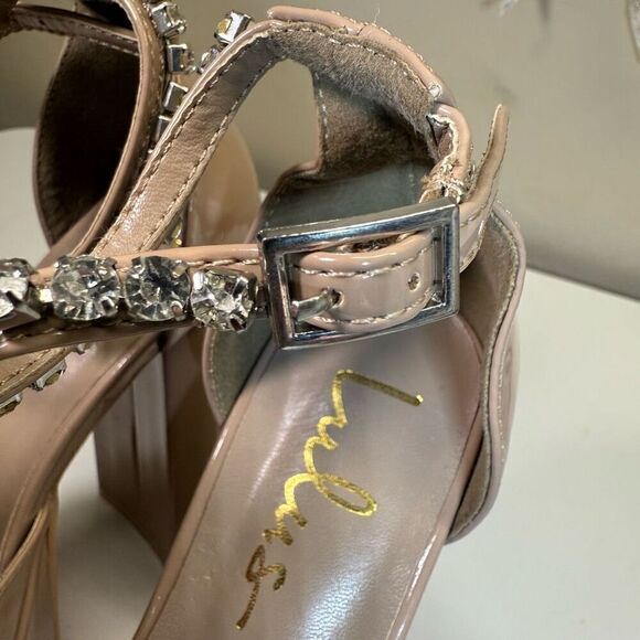 Lulus  - Picture 8 of 11